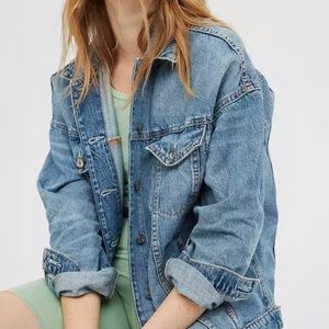 NWT oversized distressed denim jacket. Sz Small
